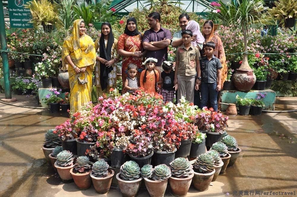 Ooty 植物园中一家人.jpg