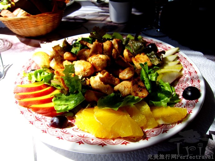 这样的阳光，这样的风景，吃什么都会胃口大开，这么一大盘我吃光了的