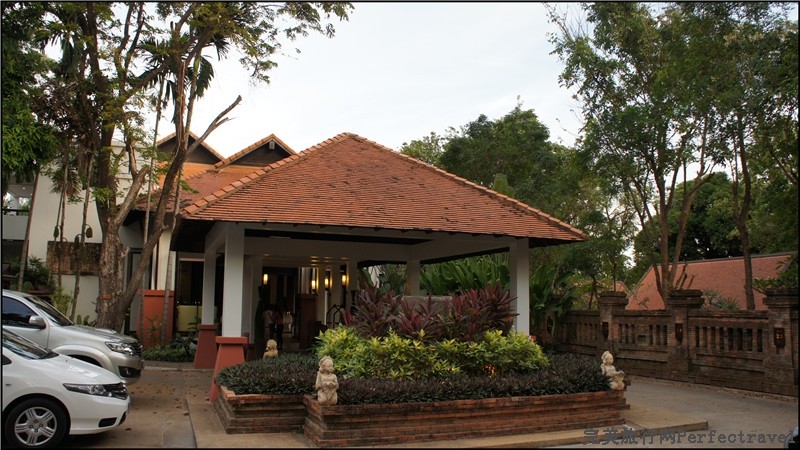 resort entry.jpg