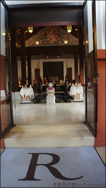 lobby1.jpg