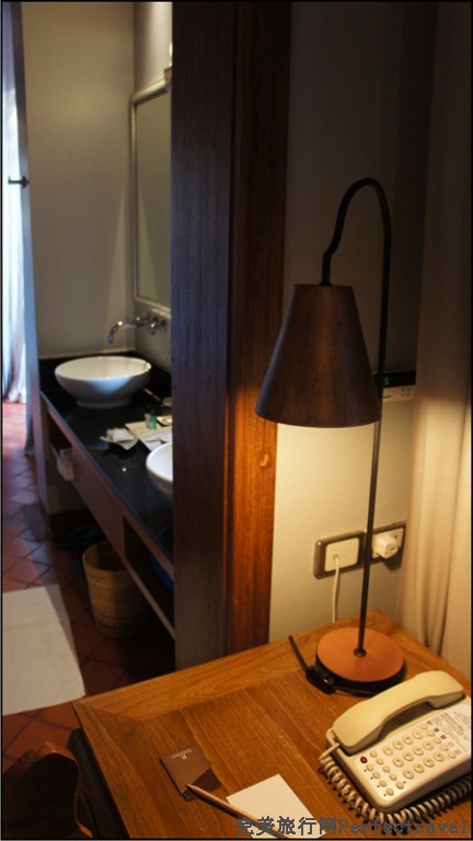 reading table.jpg