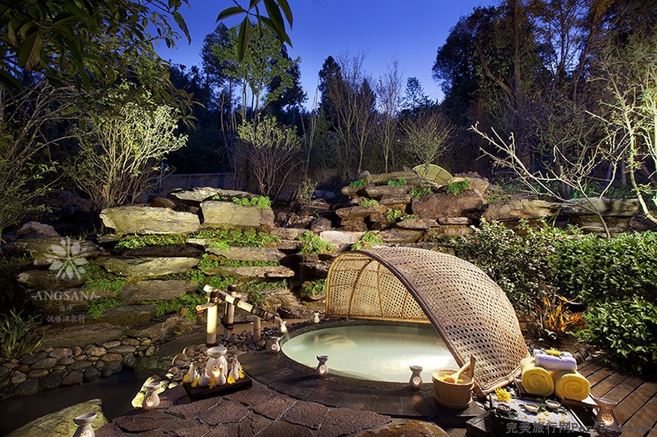 ANCNTC_MG_0408_ HS_hot spring pool_0699.jpg