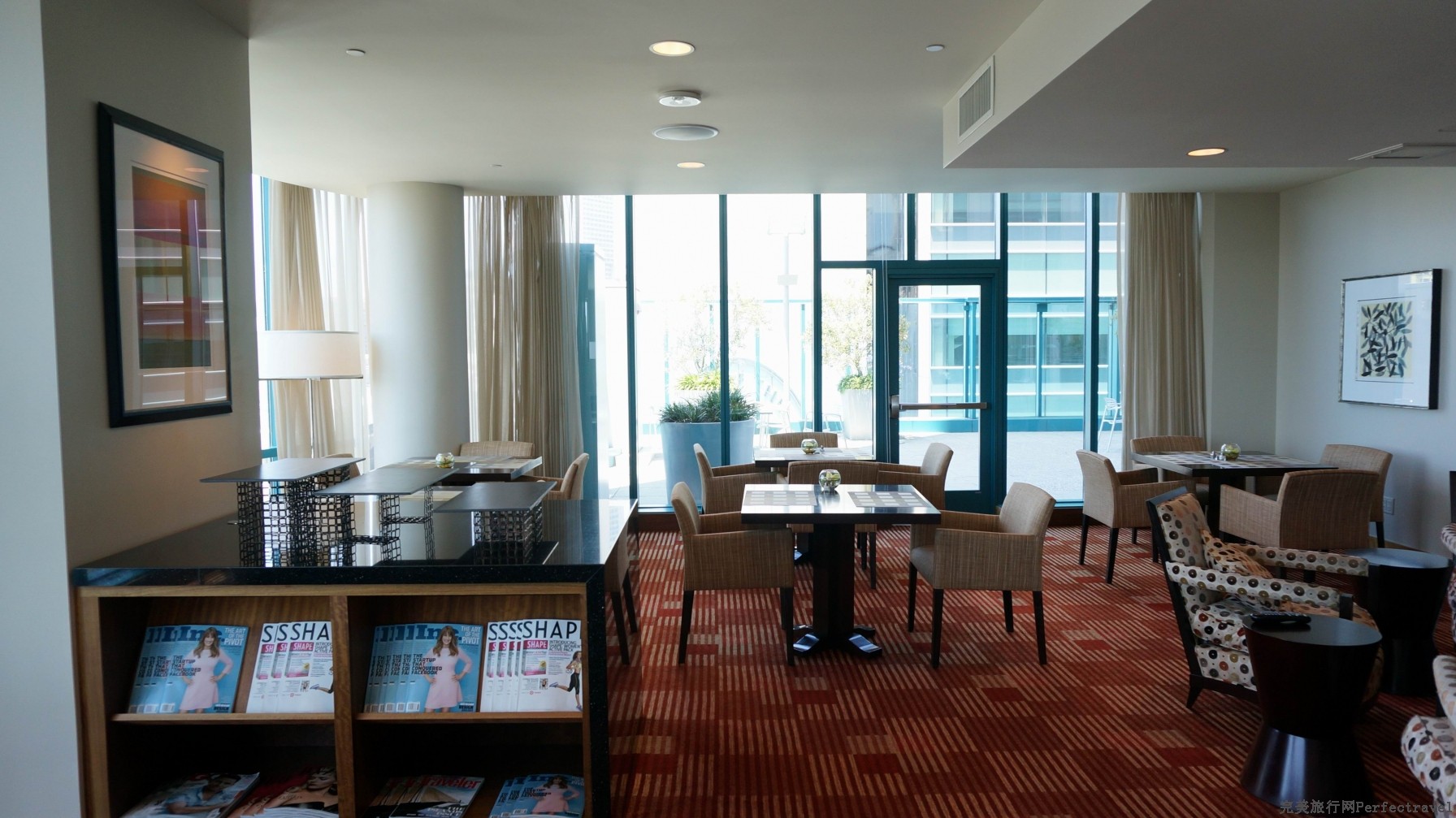 lounge 1.JPG