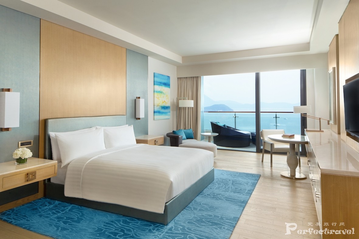 MHR-SYXDB-23-Deluxe Premier Ocean View Room - Bedroom.JPG