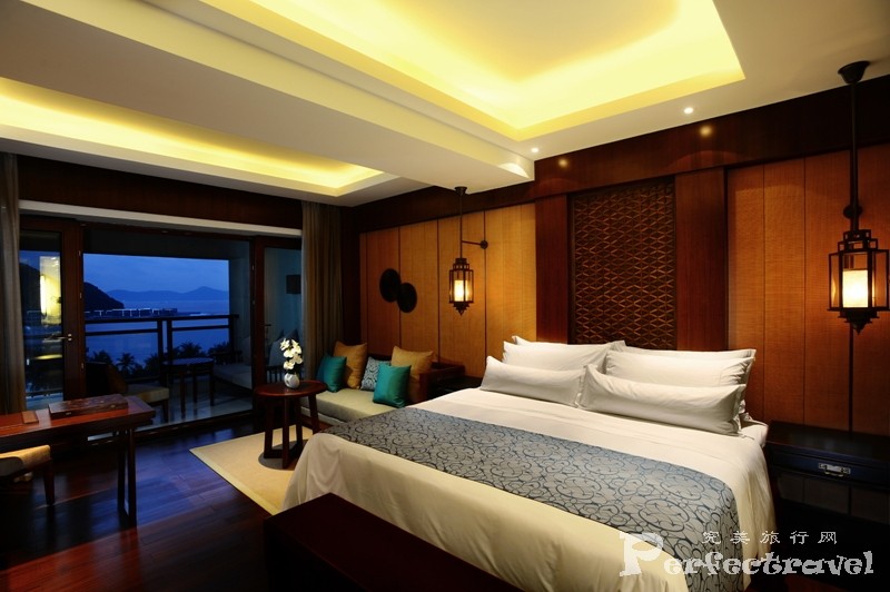Deluxe Ocean View Room-Bedroom-.jpg