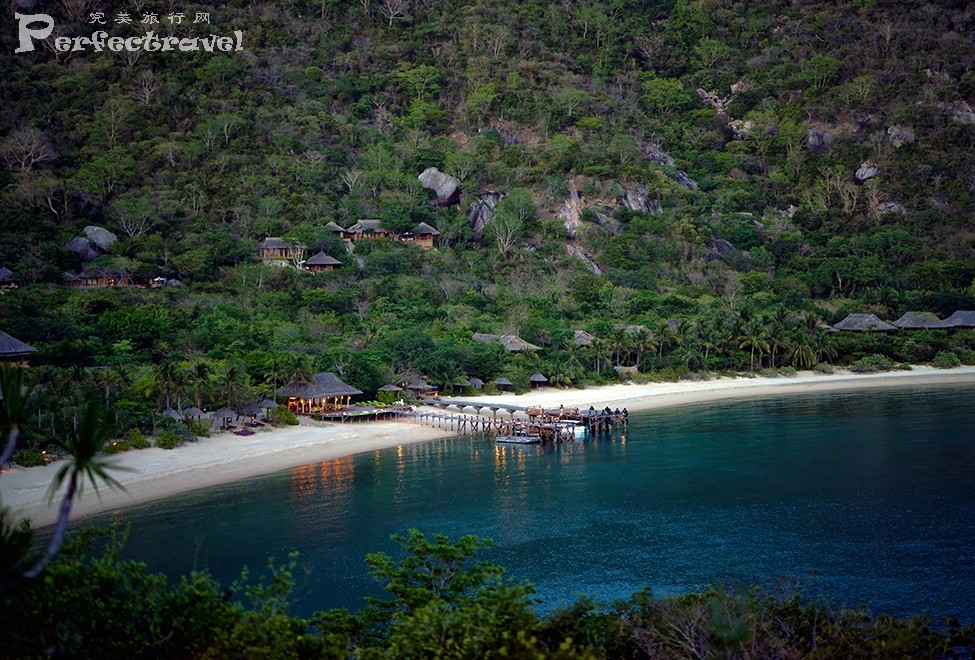 975x660_Six_Senses_Ninh_Van_Bay_from_distance2_640x450.jpg