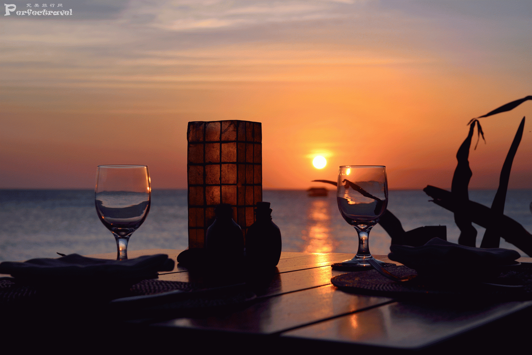 beachclub-sunset-drinks_high-res_7233.gif